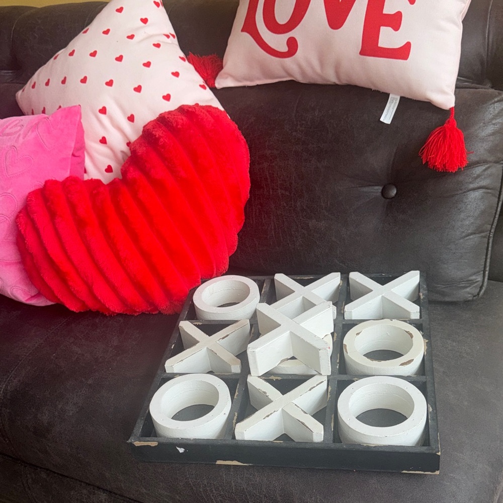 XO White and Black Tic Tac Toe Set